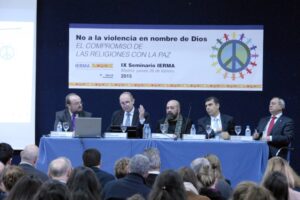 as religiones rechazan todo fundamentalismo y testimonian que es posible un mundo de paz y justicia