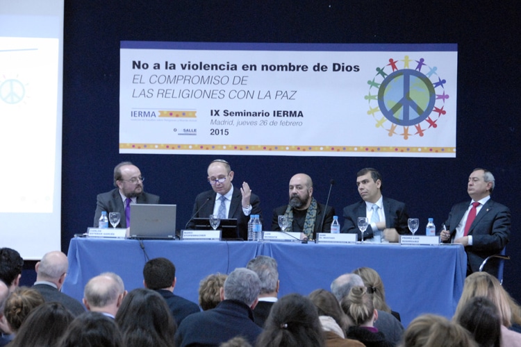 as religiones rechazan todo fundamentalismo y testimonian que es posible un mundo de paz y justicia