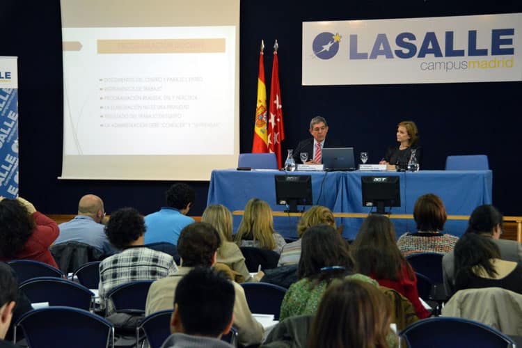 Simposio en su compromiso por la mejora educativa